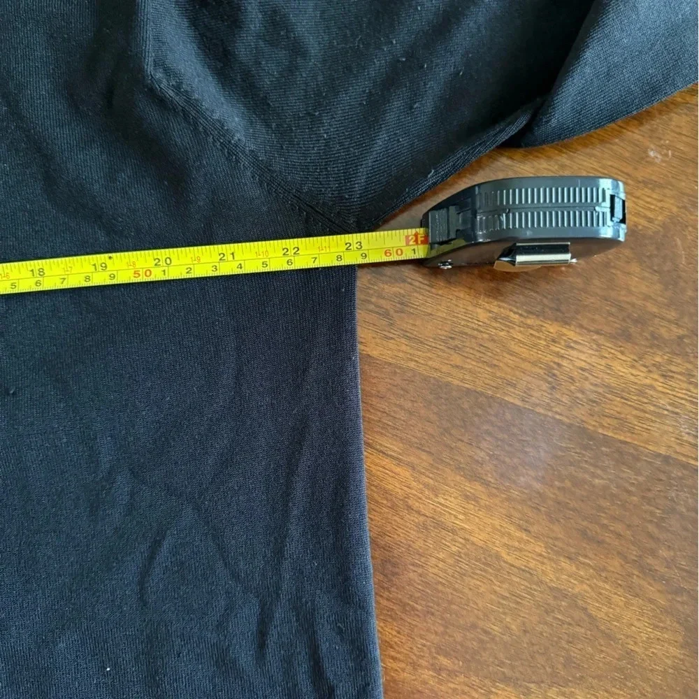 Tommy Bahama Men’s Black Pullover/sweater size Medium